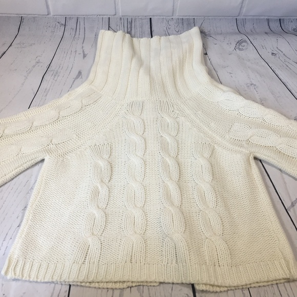 🔥4/$20🔥Tiara Cream Cable Knit Sweater - Picture 3 of 6